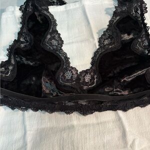 Victoria's Secret Black Velvet Lace Bralette size medium